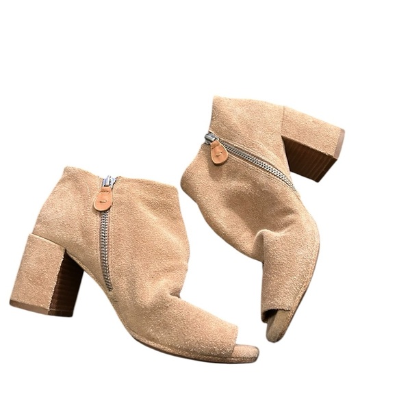 gentle souls Shoes - Gentle Souls Camelia Peep Toe Booties - Size 6